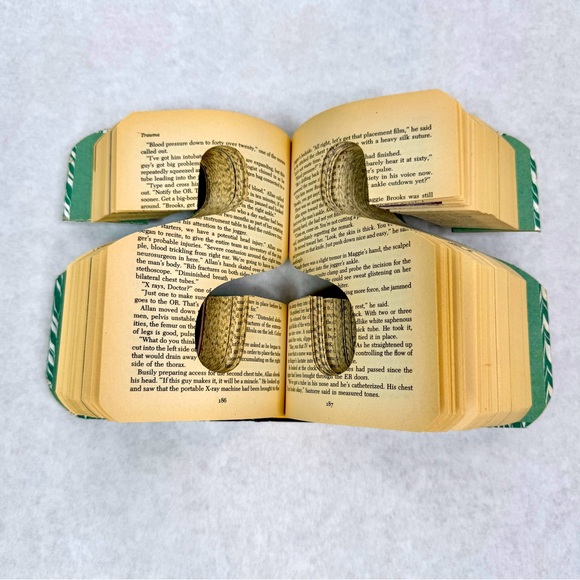 ANTHROPOLOGIE Letter S Cut-Out Monogram Reader’s Digest Book Decor - Picture 5 of 5